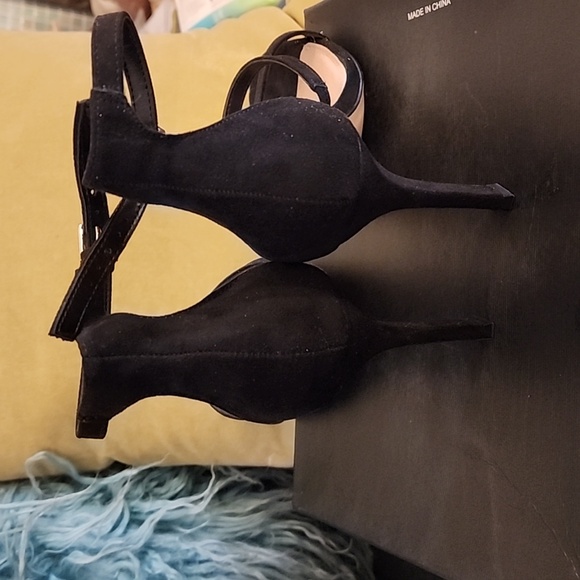 Black size 10 heels.  Ankle strap, gorgeous.  NEW.  MICHAEL by Michael Shannon. - Picture 3 of 7